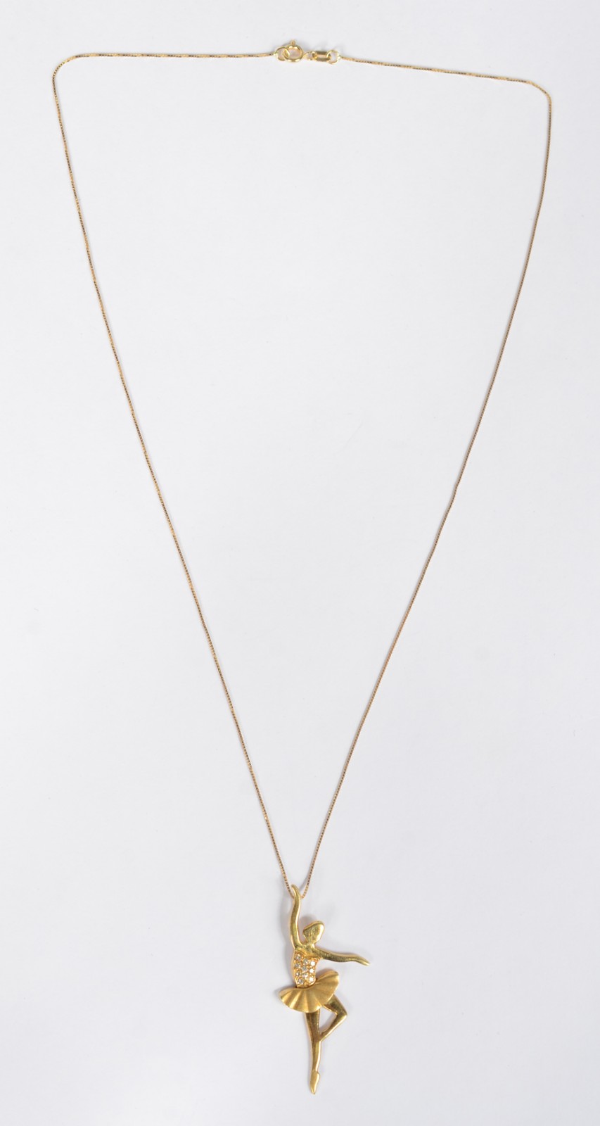Colar de ouro amarelo 750 com pendente de bailarina. (Por motivos de... - foto 2 de 6