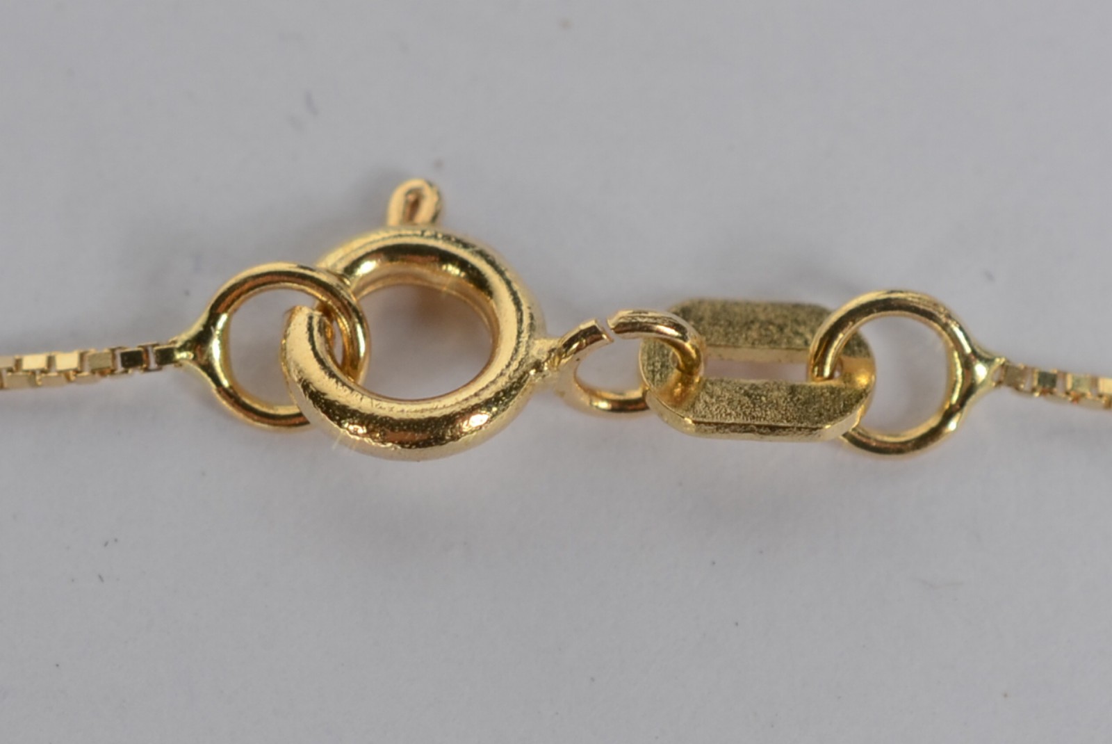 Colar de ouro amarelo 750 com pendente de bailarina. (Por motivos de... - foto 5 de 6