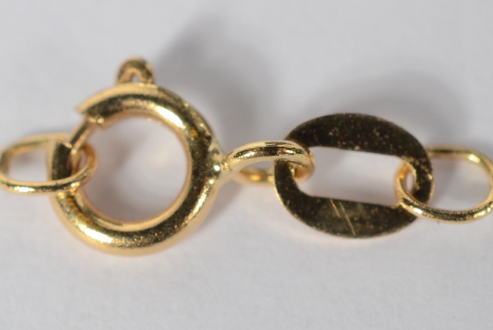 Colar de ouro amarelo 750 e pingente com numeral 13. (Por motivos de... - foto 7 de 7