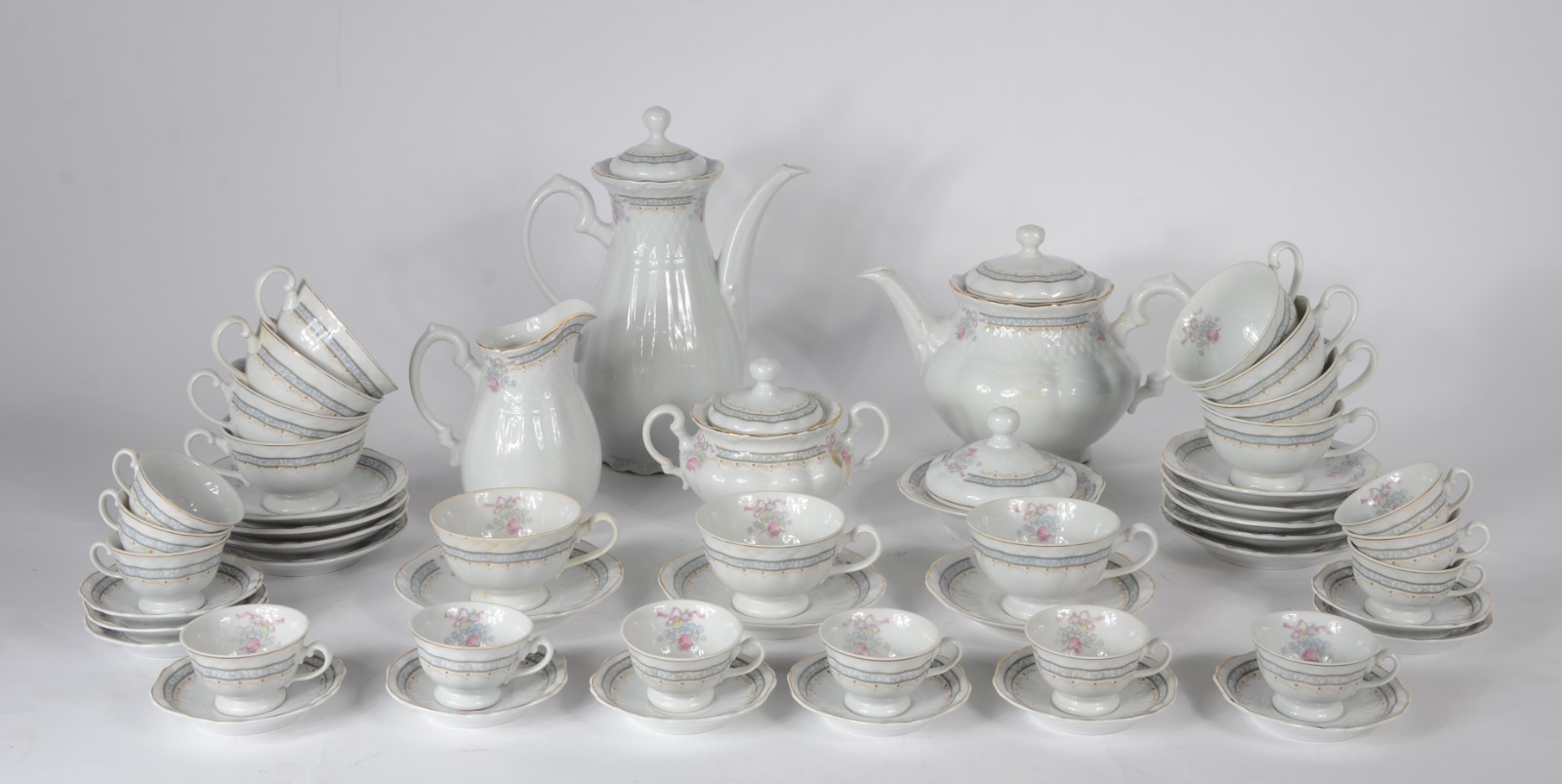 Aparelho de chá, café e jantar de porcelana Germer composto por: 11... - foto 4 de 11
