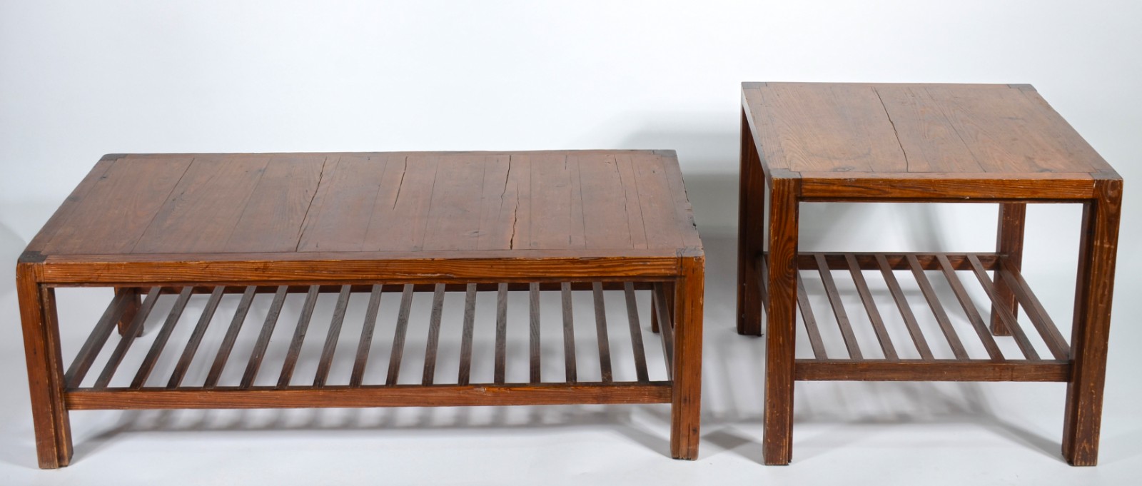 Conjunto de mesa de centro e mesa lateral de pinho de riga, platôs... - foto 1 de 11