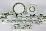 Meissen (1708),  - Diversas peças de porcelana alemã de Meissen, decoradas com folhas de parreira na cor verde, composto de 2 xícaras de café com pires, 6 xícaras de chá