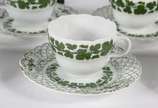 Meissen (1708),  - Diversas peças de porcelana alemã de Meissen, decoradas com folhas de parreira na cor verde, composto de 2 xícaras de café com pires, 6 xícaras de chá