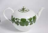 Meissen (1708),  - Diversas peças de porcelana alemã de Meissen, decoradas com folhas de parreira na cor verde, composto de 2 xícaras de café com pires, 6 xícaras de chá