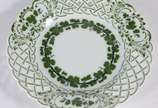 Meissen (1708),  - Diversas peças de porcelana alemã de Meissen, decoradas com folhas de parreira na cor verde, composto de 2 xícaras de café com pires, 6 xícaras de chá