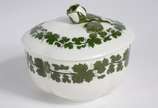 Meissen (1708),  - Diversas peças de porcelana alemã de Meissen, decoradas com folhas de parreira na cor verde, composto de 2 xícaras de café com pires, 6 xícaras de chá