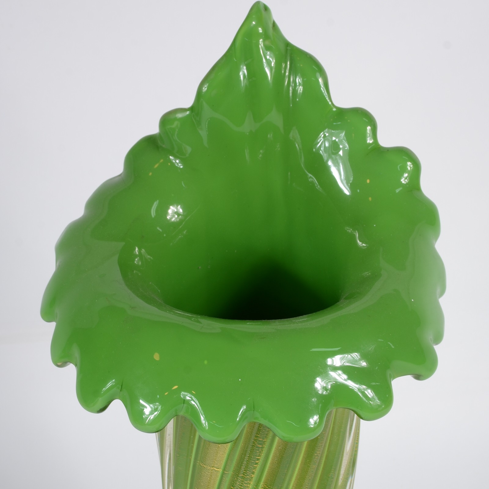 Cornucópia de murano italiano na cor verde com pó de ouro, anos 1960... - foto 4 de 8