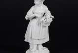 Meissen (1708),  - Estatueta de porcelana alemã de Meissen representando camponesa com cesto de flores.