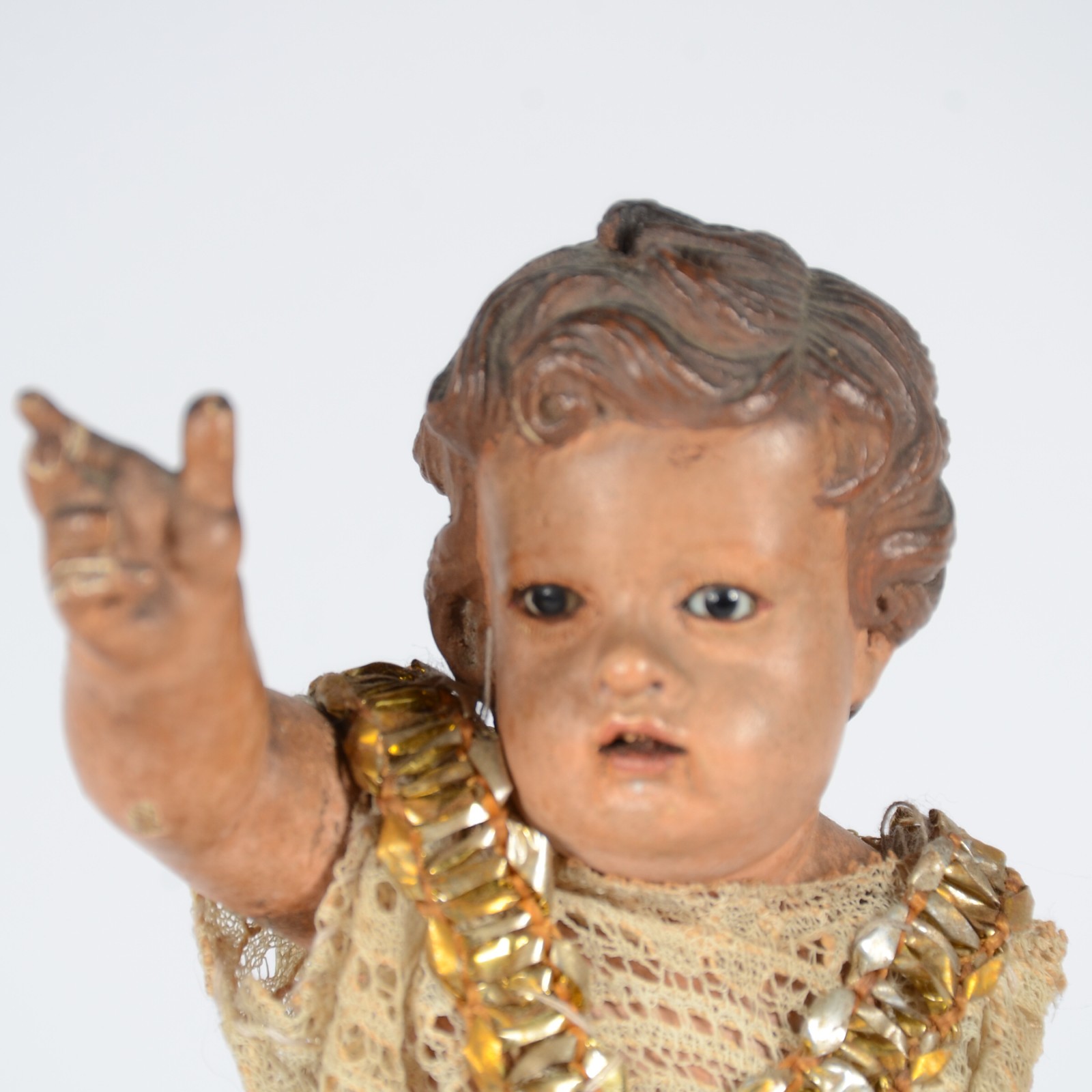 Antiga imagem de madeira representando Menino Deus em policromia... - foto 10 de 11