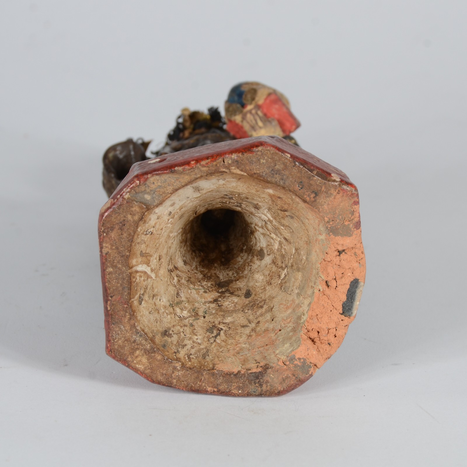 Imagem de terracota policromada representando Santo Antonio com... - foto 4 de 7