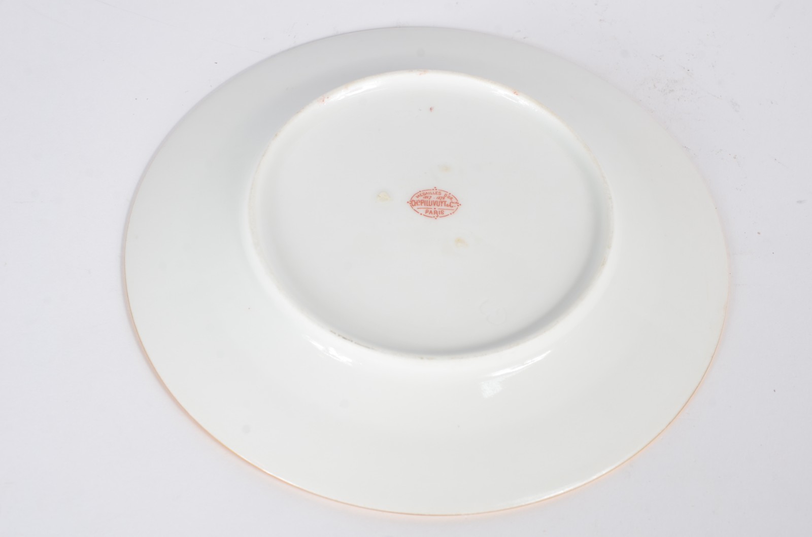 Prato de porcelana francesa Pillivuyt com monograma central do Barão... - foto 5 de 6
