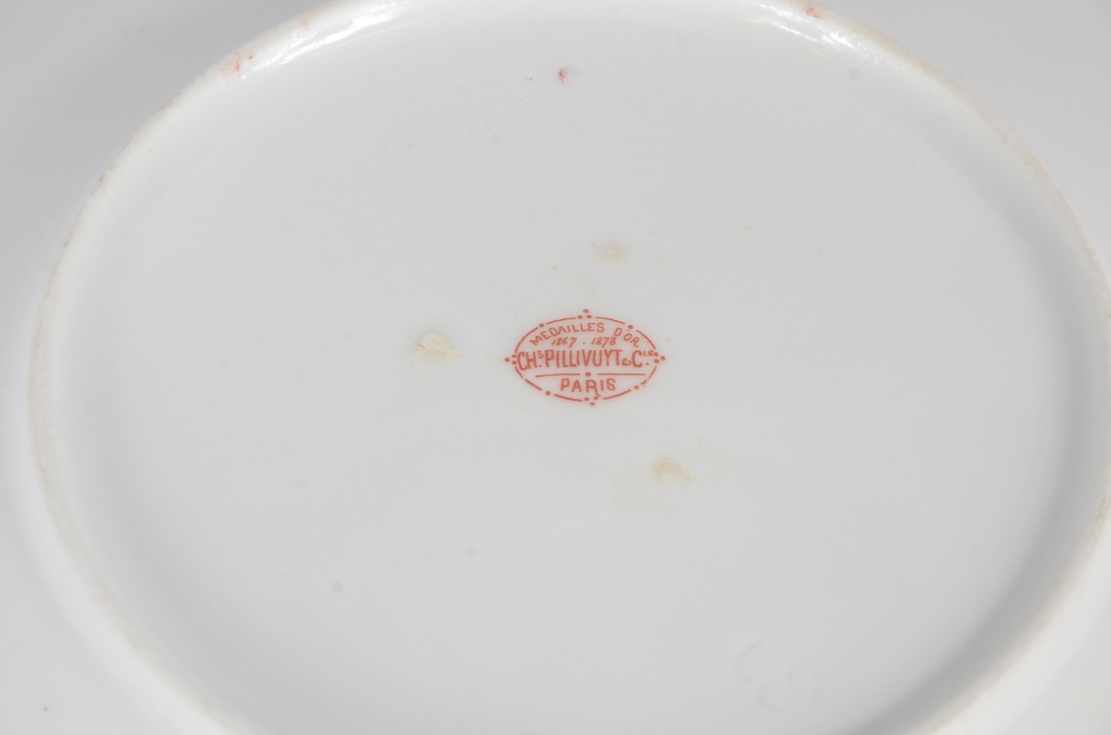 Prato de porcelana francesa Pillivuyt com monograma central do Barão... - foto 6 de 6