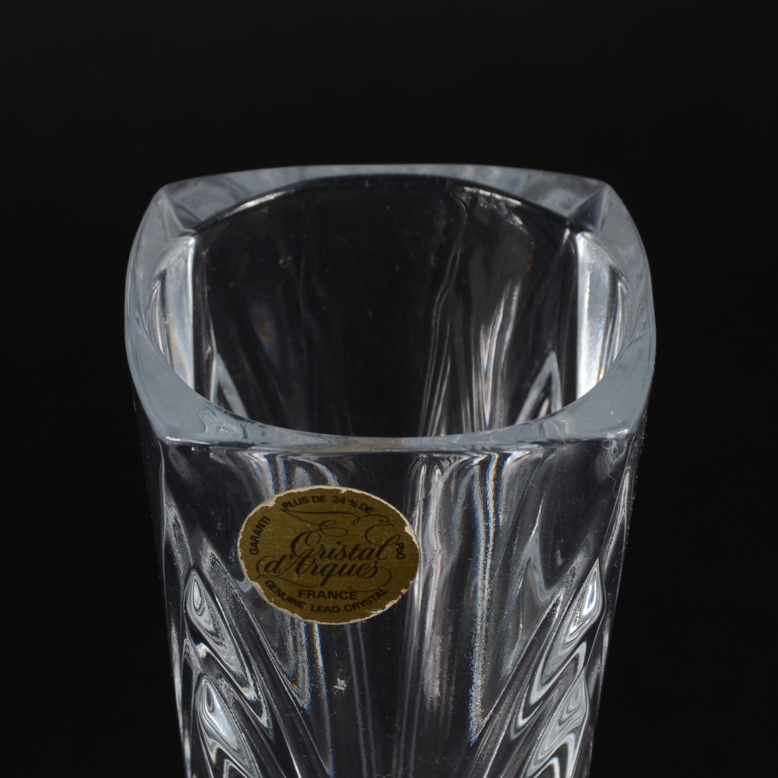 Seis peças diversas de vidro/cristal, sendo: quatro vasos para... - foto 4 de 8