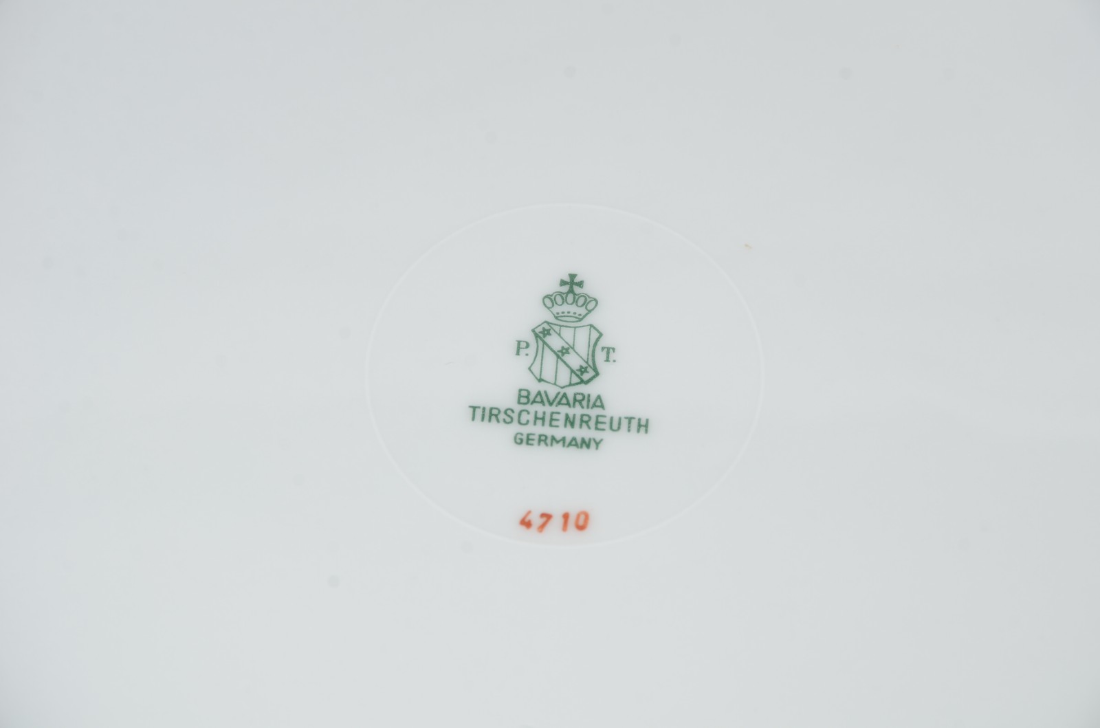 Tres peças diversas de porcelana, sendo uma travessa da Bavaria, um... - foto 6 de 8