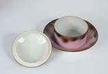 Serviço para chá e café de porcelana "casca de ... - Serviço para chá e café de porcelana "casca de ovo" japonesa, decoradas com pagodes em policromia sobre fundo cor de rosa, realces dourados, com...