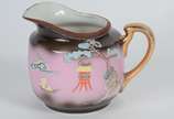 Serviço para chá e café de porcelana "casca de ... - Serviço para chá e café de porcelana "casca de ovo" japonesa, decoradas com pagodes em policromia sobre fundo cor de rosa, realces dourados, com...