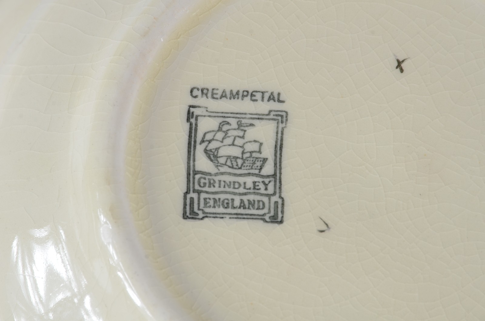 Serviço de jantar de faiança inglesa na cor bege, composto de 19... - foto 10 de 10