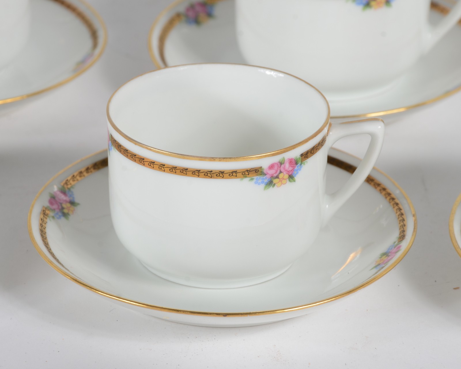 Serviço para chá e café de porcelana alemã, branca com frisos... - foto 5 de 8