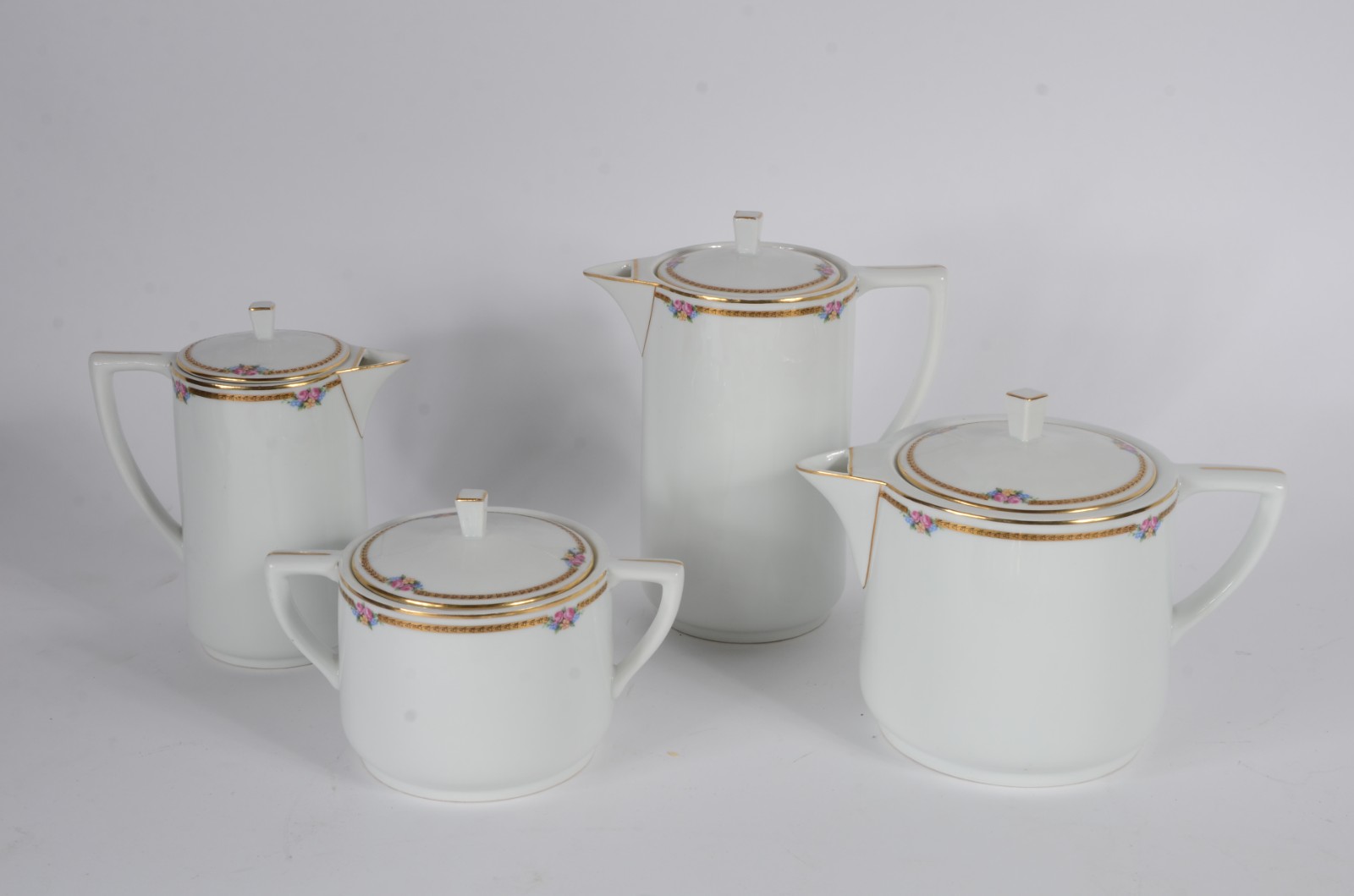 Serviço para chá e café de porcelana alemã, branca com frisos... - foto 2 de 8