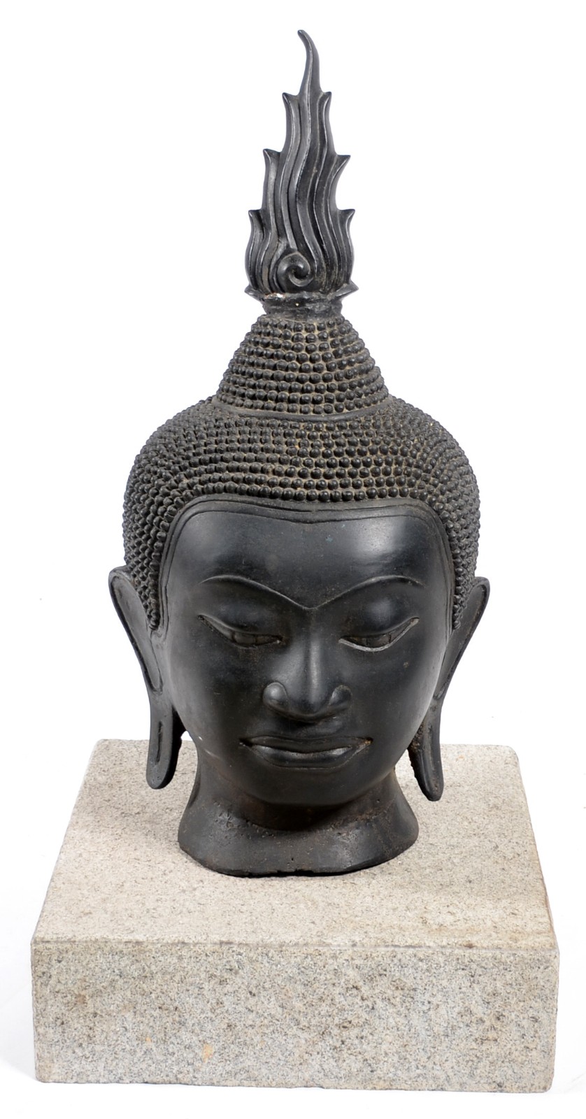 Escultura oriental de metal representando Cabeça de Budha, base de... - foto 2 de 5
