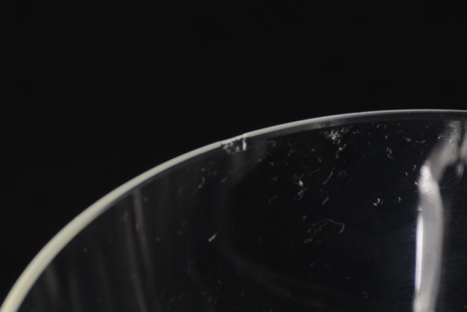 Serviço de cristal com detalhes facetados, composto de: 7 taças para... - foto 4 de 6