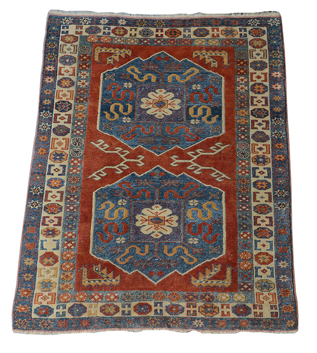 Tapete Kasak. Medidas 1,54 x 1,20 m.