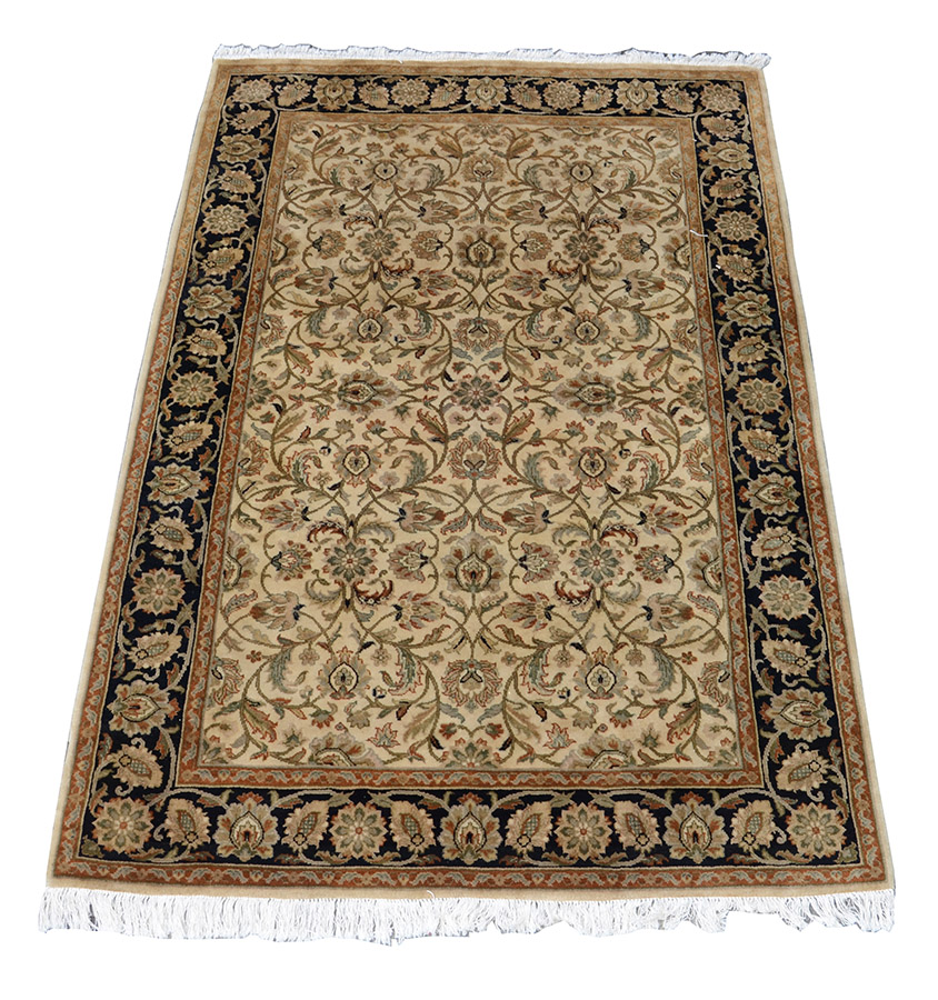 Tapete Tabriz. Medidas 2,70 x 1,80 m.