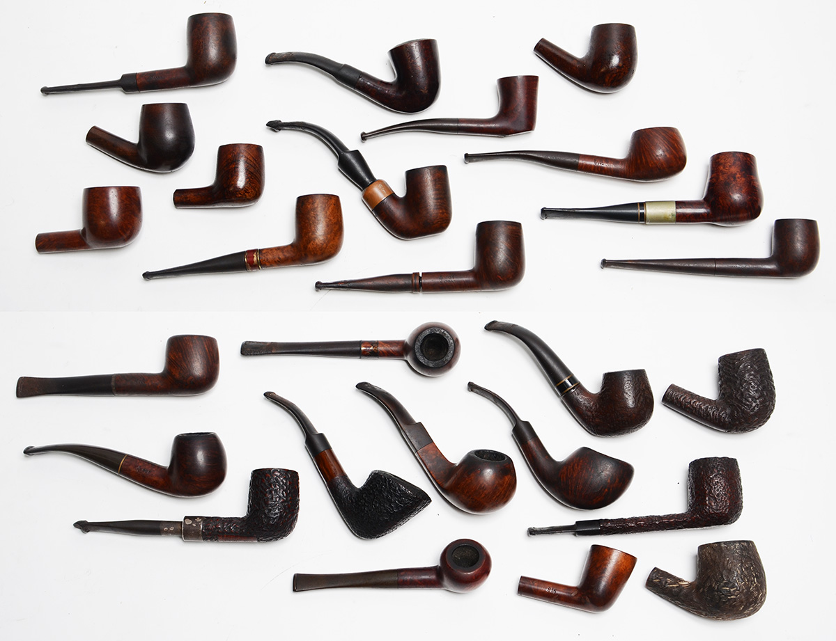 Coleção de cachimbos europeus, acompanham 7 peças. Total de 26 peças.