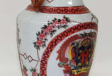 Vaso com alças de porcelana decorada com policr... - Vaso com alças de porcelana decorada com policromia floral