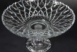 Prato para bolo com pé alto de cristal  trabalh... - Prato para bolo com pé alto de cristal  trabalhado.

 