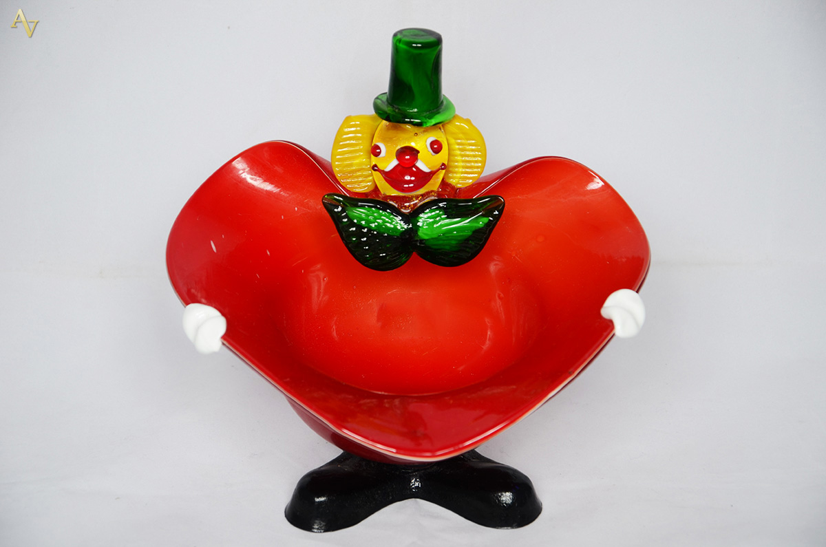 Baleiro na forma de palhaço de murano vermelho. Altura 21 cm.