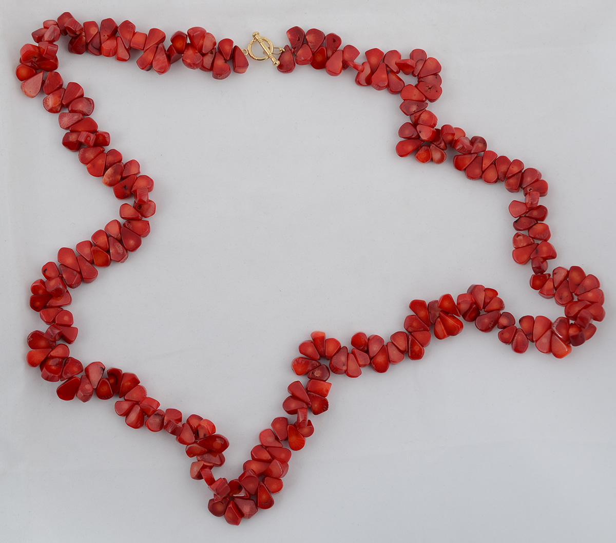 Colar em segmentos de coral vermelho italiano e fecho "boia"...