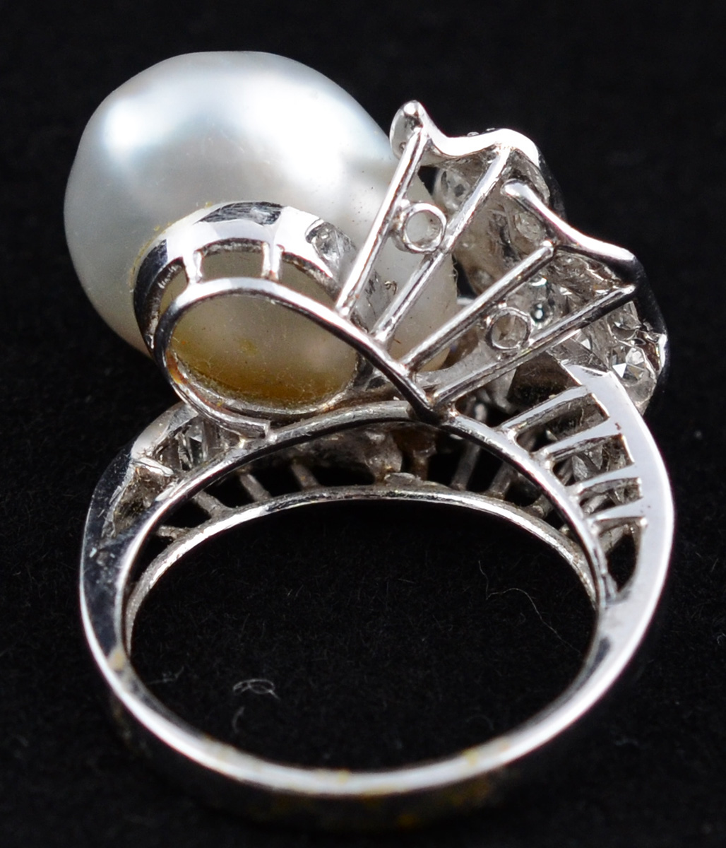 Anel de ouro branco 18 k, com pérola oval, branca e pétalas... - foto 3 de 3
