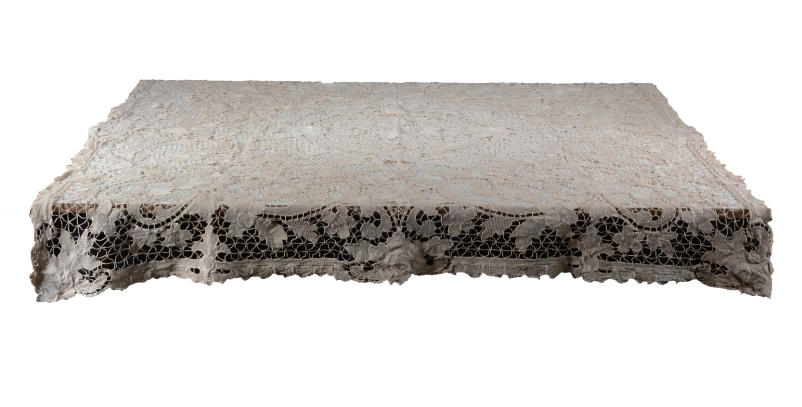 Toalha para chá de renda veneziana na cor bege com bordados. Com... - foto 1 de 3