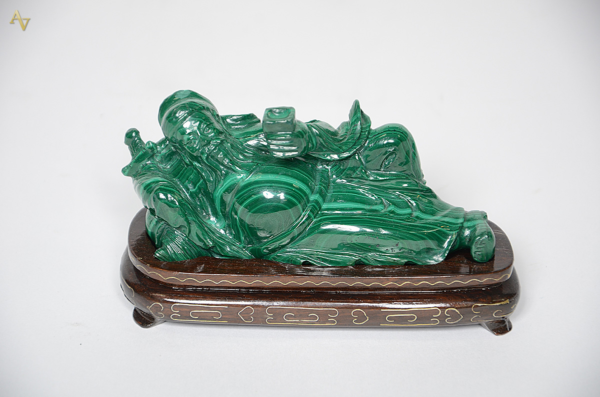 Escultura de malaquita representando figura oriental. Altura 7,5 cm. - foto 1 de 2