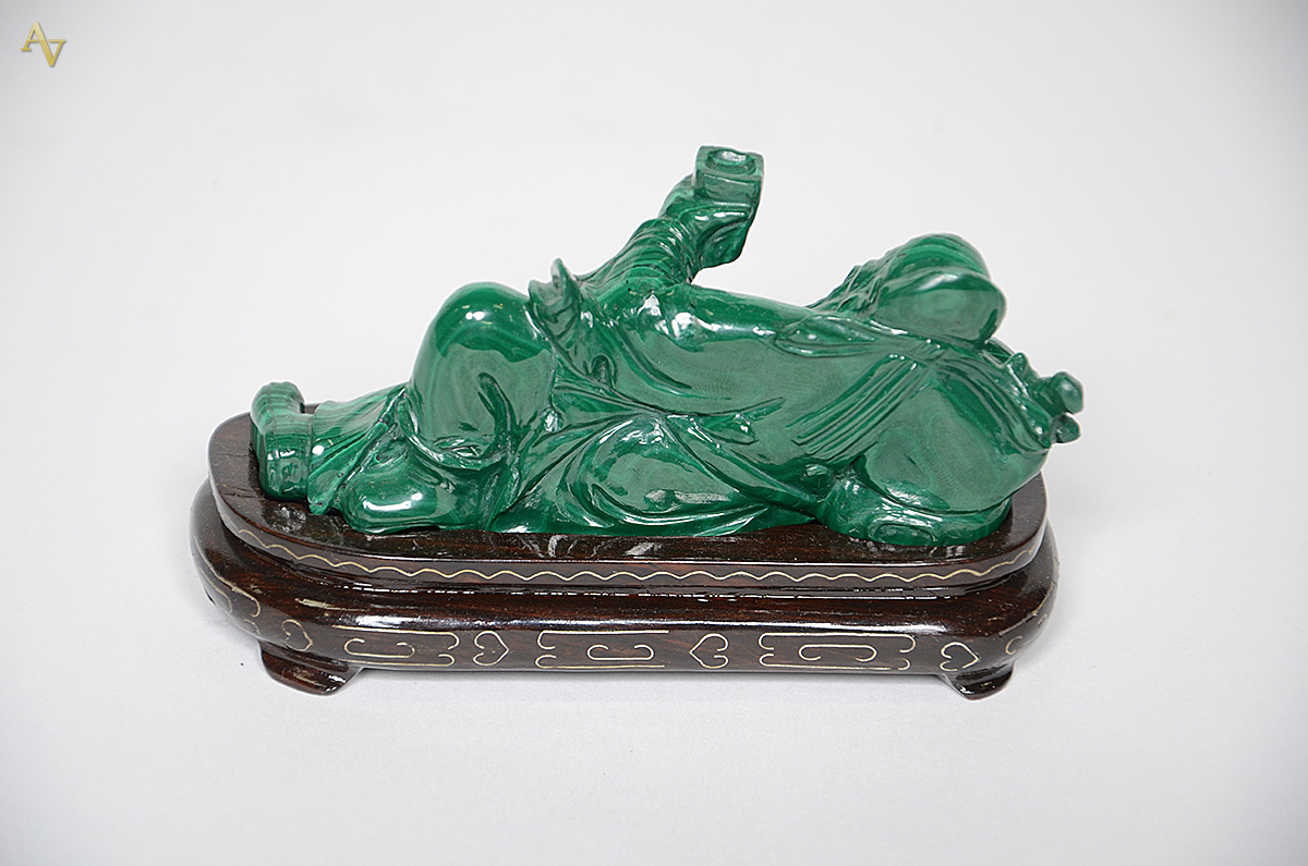 Escultura de malaquita representando figura oriental. Altura 7,5 cm. - foto 2 de 2