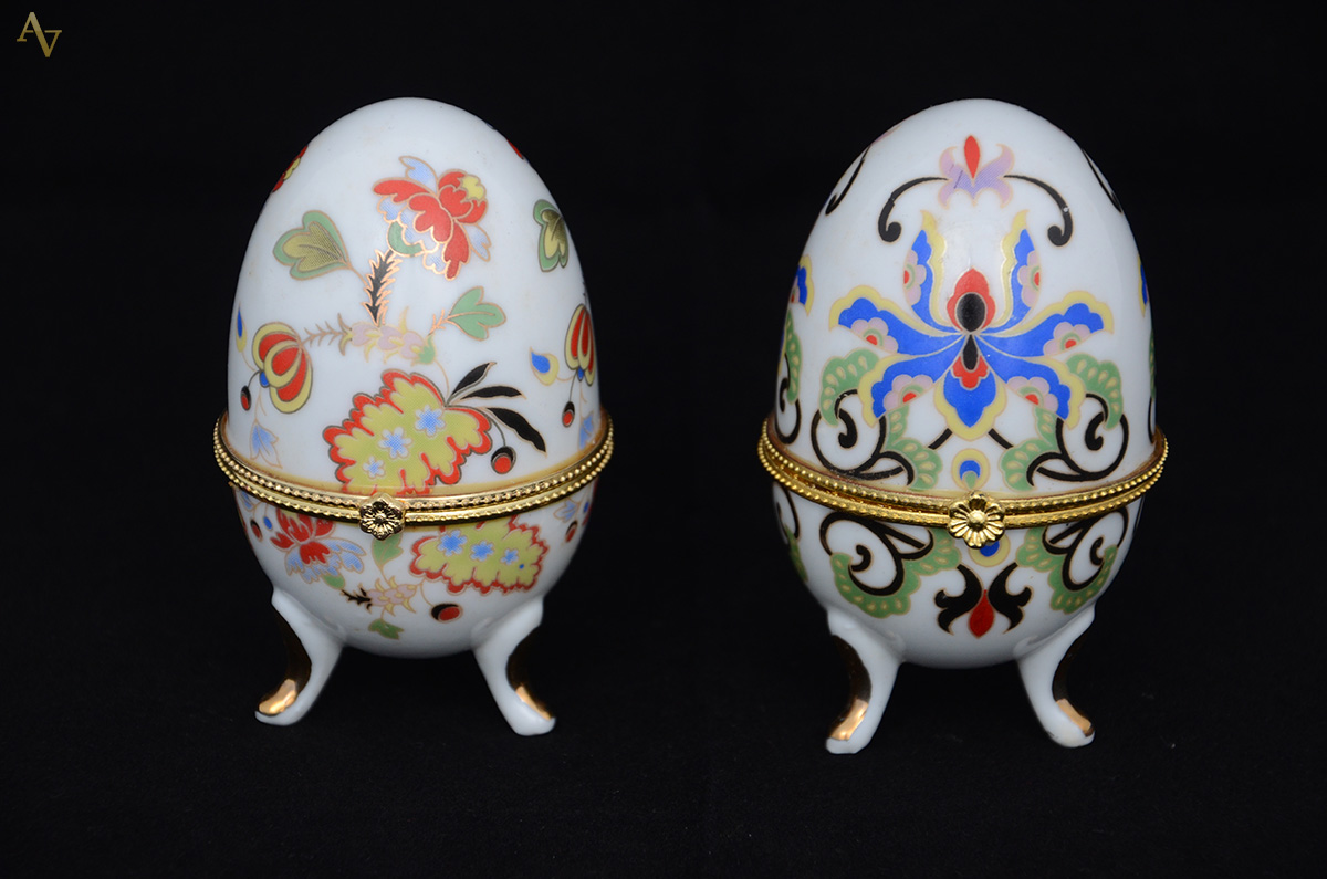 Par de ovos porta jóias de porcelana. Altura 9 cm. - foto 1 de 2