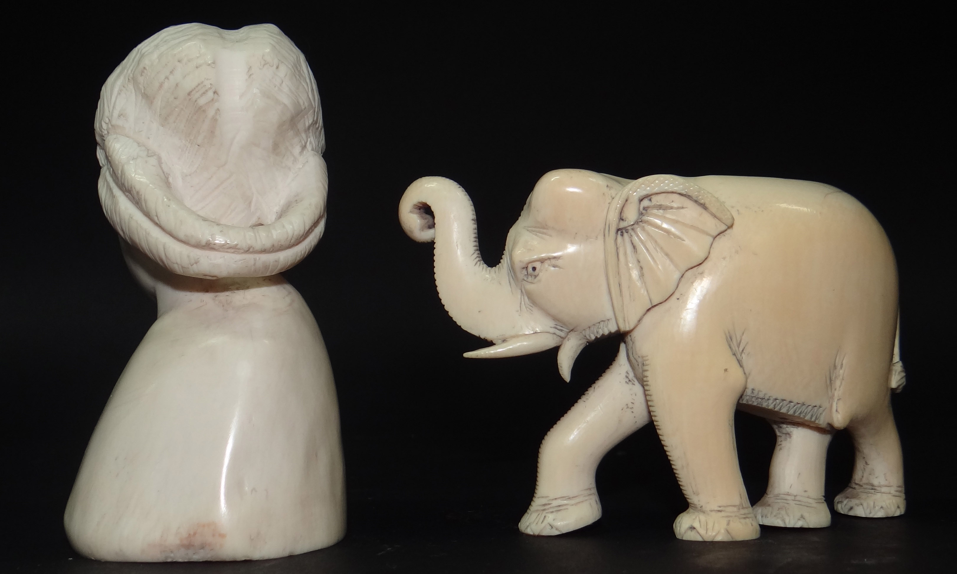 Duas peças em marfim representando elefante e cabeça feminina - foto 2 de 3