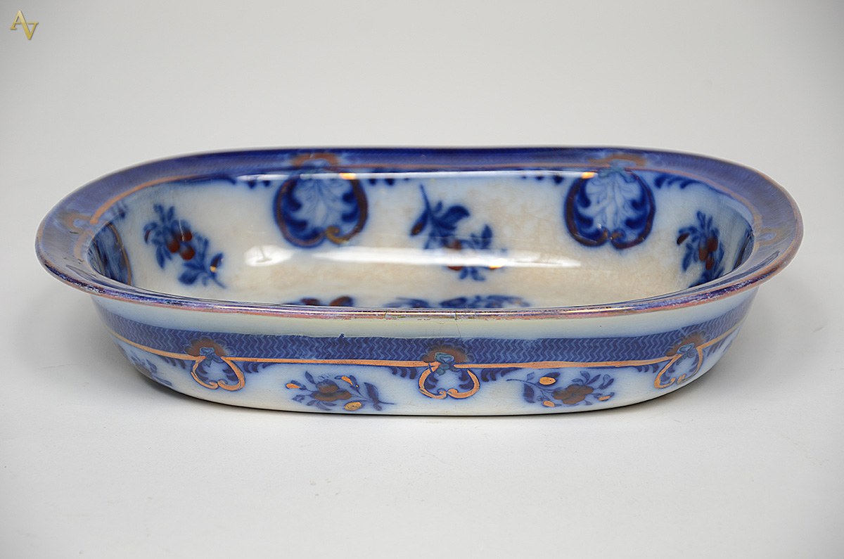 Travessa de porcelana Capeland azul borrão. Medidas 29 x 21 cm e... - foto 1 de 2