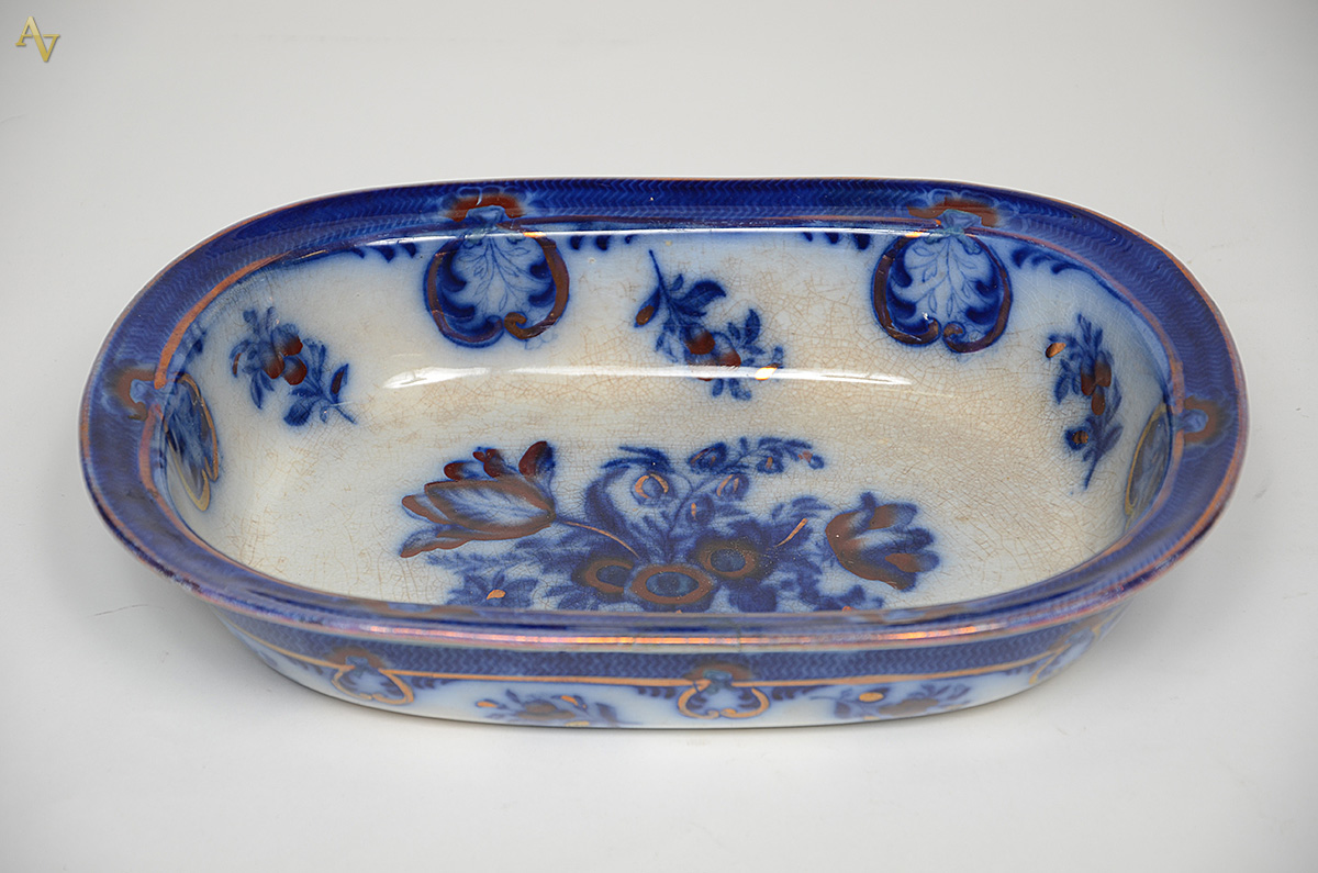 Travessa de porcelana Capeland azul borrão. Medidas 29 x 21 cm e... - foto 2 de 2