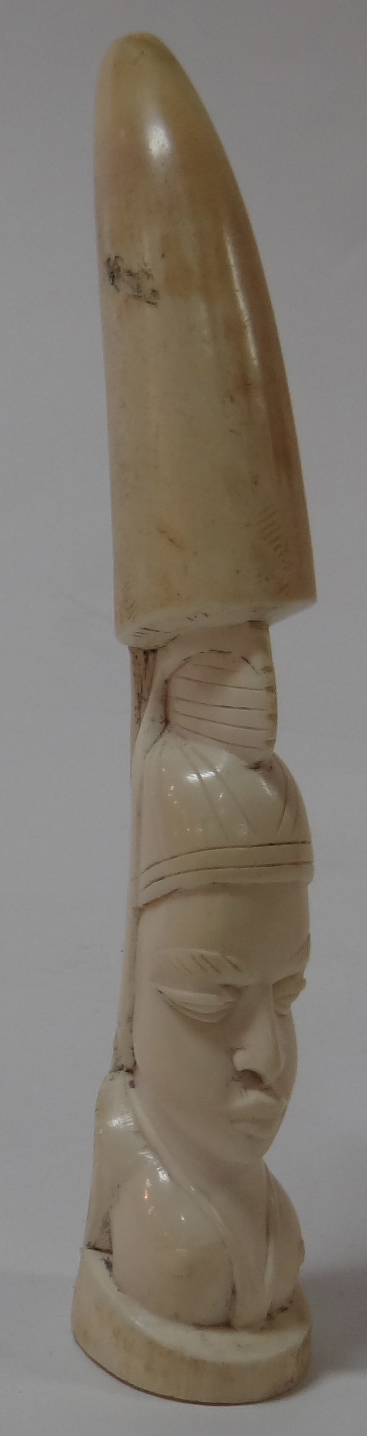 Cabeça de marfim - foto 1 de 3