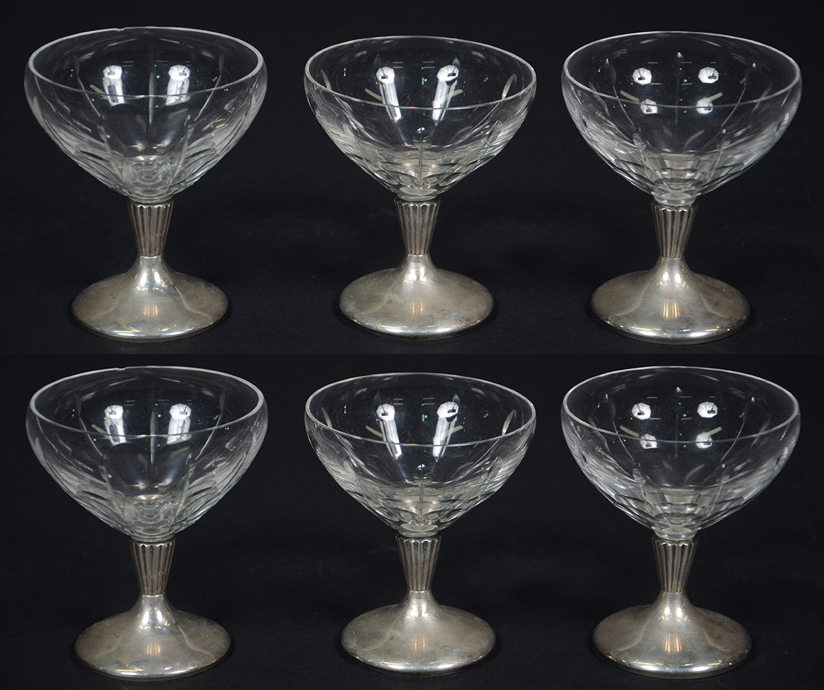 Seis cálices de cristal com base em prata contrastada (um com bicado).