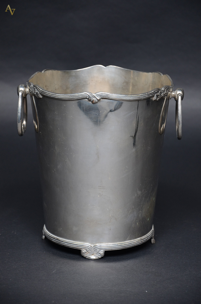 Balde de gelo de metal prateado Fracalanza. Altura 23 cm e diâmetro... - foto 1 de 2