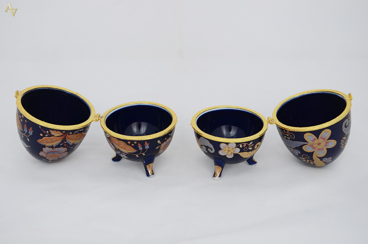 Par de ovos porta jóias de porcelana. Altura 13 cm. - foto 2 de 2
