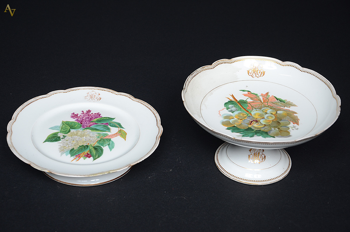 Duas fruteiras de pé de porcelana francesa CH. Pillivuyt, borda em... - foto 2 de 2
