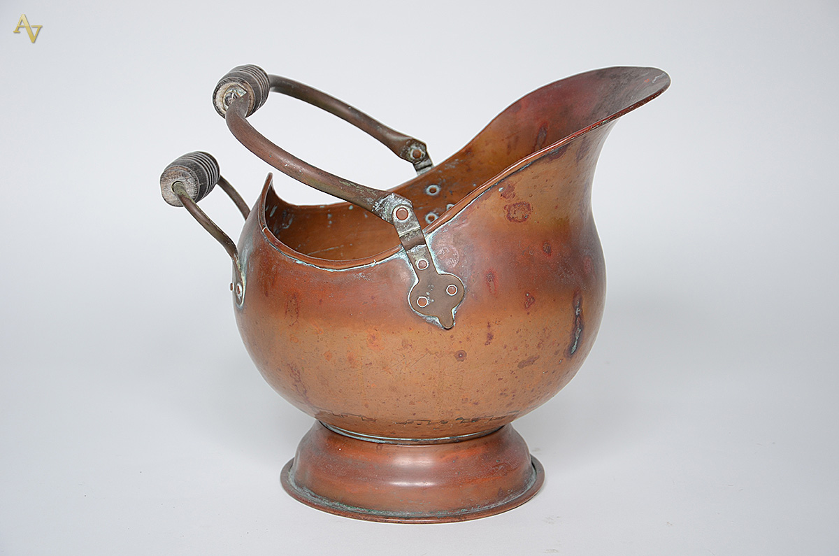 Gomil de cobre com alças de madeira. Altura 32 cm. - foto 1 de 2