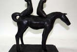 Hector Carybé (1911-1997),  - Escultura em bronze , assinada representando  figuras a cavalo 
