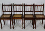 Mesa redonda para sala de jantar, tábua extenso... - Mesa redonda para sala de jantar, tábua extensora, tampo apoiado sobre balaústre central terminando em 4 pernas recurvas, pontas feitio garras d...
