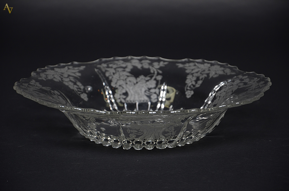 Fruteira em demi cristal com detalhes foscos. Diâmetro 33 cm e altura... - foto 1 de 2