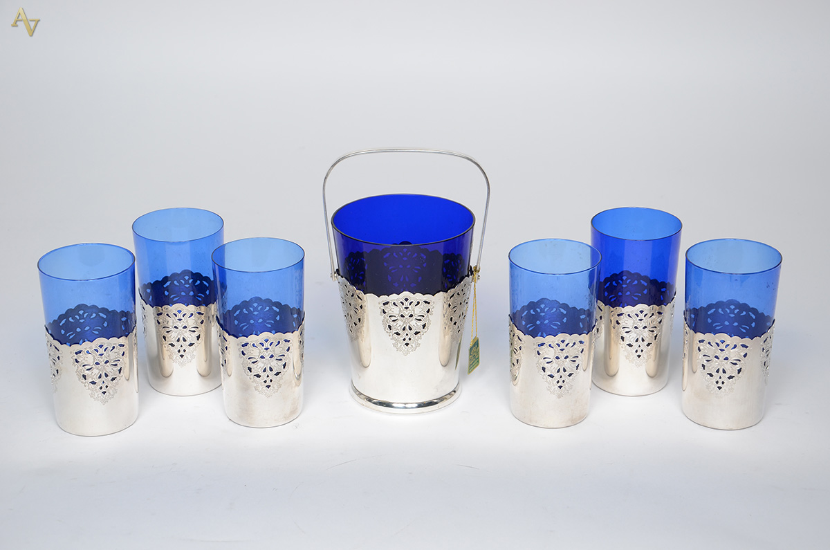 Conjunto com 7 peças, sendo balde (altura 15,5 cm e diâmetro boca 12...